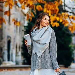 Autumn portrait of a beautiful young woman outdoors.