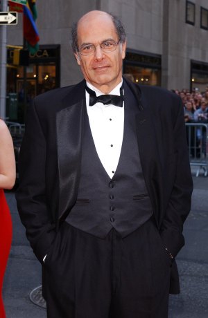 Alan Rachins, ‘L.A. Law’ and ‘Dharma & Greg’ Actor, Dead at 82 | Us Weekly