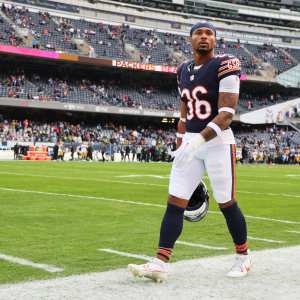 Jonathan Owens Gives His Best Gymnastics Salute After Forced Fumble