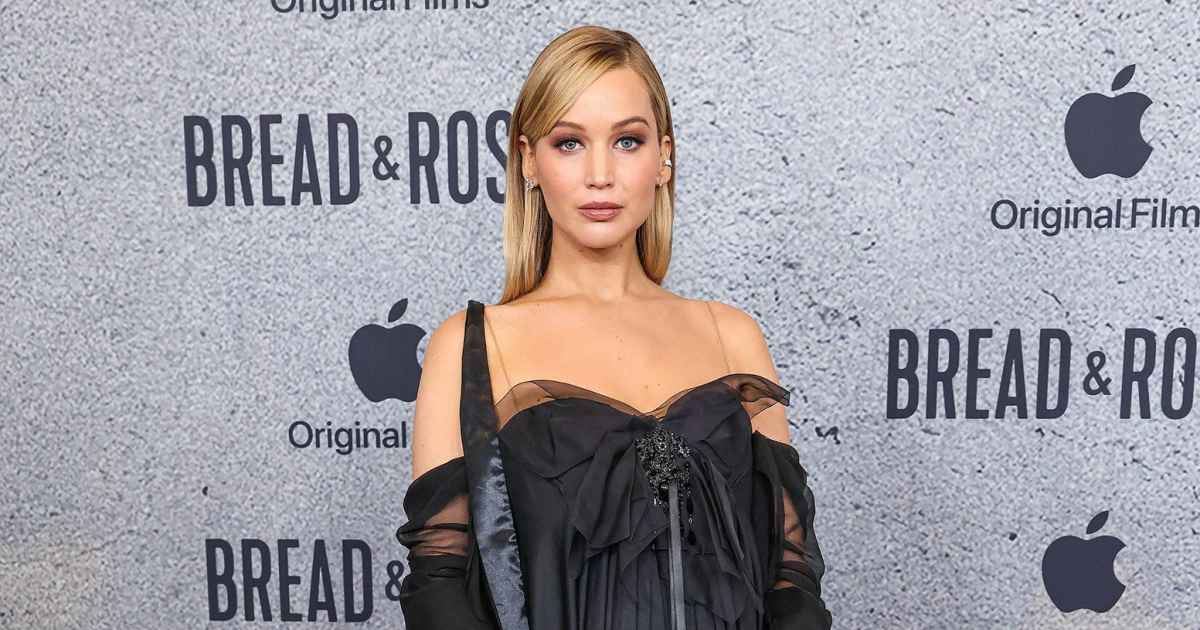 Pregnant Jennifer Lawrence Cradles Baby Bump on the Red Carpet Pregnant Jennifer Lawrence Cradles Baby Bump on the Red Carpet