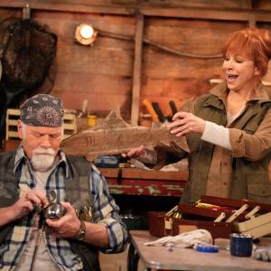 'Happy's Place' Sets Reba McEntire, Rex Linn Up on a Cute Fishing Date With Several Romantic Tropes