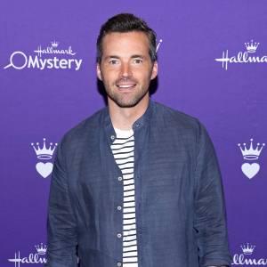 Ian Harding Jokes About His Arrest in Hallmark Holidazed