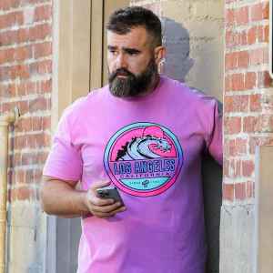 Jason Kelce Heckled by Screaming Fans for Not Signing Autographs