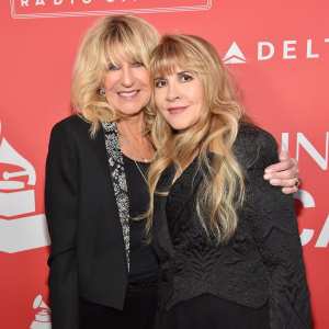 Revisiting Stevie Nicks Close Friendship With Christine McVie From Fleetwood Mac to Final Days 825