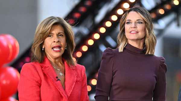 Savannah Guthrie and Hoda Kotb Save Awkward Macys Parade Moment as Performance Music Doesnt Play