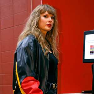 Taylor Swift Receives Chiefs Kingdom Gift From the Hunt Family
