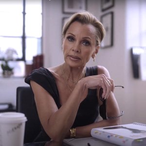 No Vanessa Williams Isnt Doing a Meryl Streep Impression in Devil Wears Prada Musical