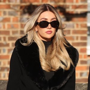 Liam Payne's Grieving Girlfriend Cries in 1st Sighting Since His Funeral