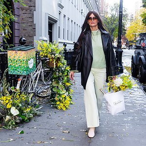 NEW YORK, NEW YORK - NOVEMBER 27: Katie Holmes is seen in NYC receiving a delivery of flowers and champagne from Perrier-Jouët on a chic, nature-inspired bicycle adorned with local blooms on November 27, 2023 in New York City. (Photo by Gotham/GC Images)