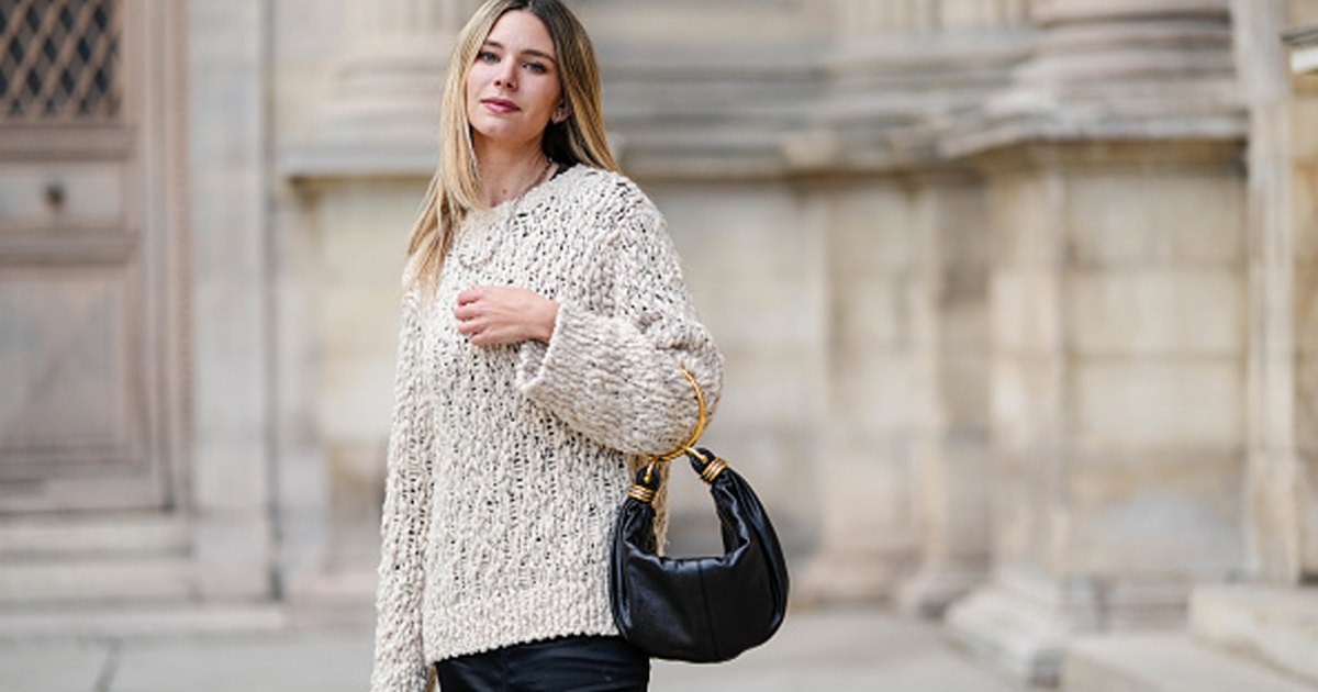 13 Luxe Rich Mom-Style Sweaters That Feel as Cozy as Loungewear 13 Luxe Rich Mom-Style Sweaters That Feel as Cozy as Loungewear