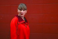 Taylor Swift Lookalike Reacts to Being Recognized as a Pop Star at Chiefs vs. Steelers Christmas Game