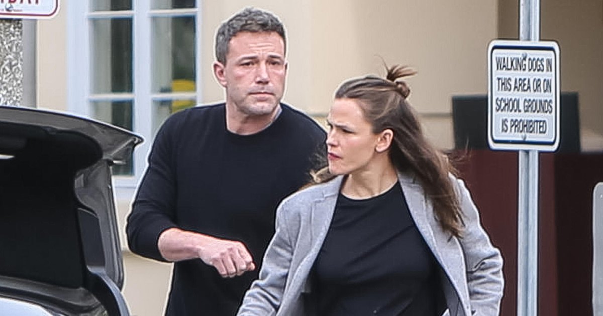 Ben Affleck and Jennifer Garner Spotted Driving Around Together in LA Ben Affleck and Jennifer Garner Spotted Driving Around Together in LA
