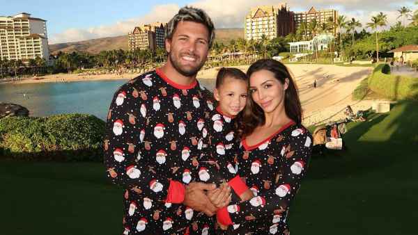 Feature Vanderpump Rules Alum Scheana Shay Proves to Haters She Did Not Photoshop Family Photo in Hawaii 2 3