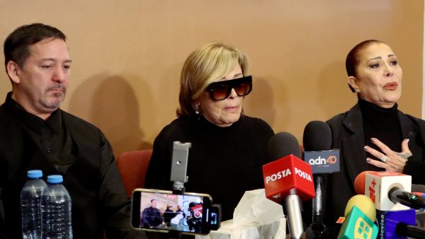 Luis Enrique Guzmán, Sylvia Pasquel y Alejandra Guzmán, hijos de Silvia Pinal
