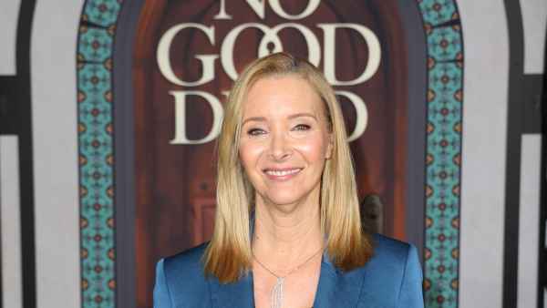 Lisa Kudrow on Bonding With the ‘Friends’ Cast: ‘That Six-Way Relationship Took Some Work’