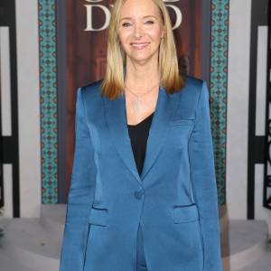 Lisa Kudrow on Bonding With the ‘Friends’ Cast: ‘That Six-Way Relationship Took Some Work’