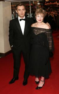 Jude Law Calls Hollywood Walk of Fame Ceremony After Mother's Death 'Emotional Experience'