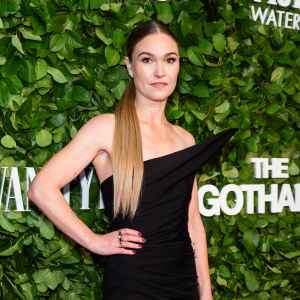 Julia Stiles Says She s Grateful for Fame But It Can Be a Little Scary