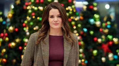 Kimberley Sustad Says She Has Imposter Syndrome Writing Hallmark Movies I m Miss Congeniality 262