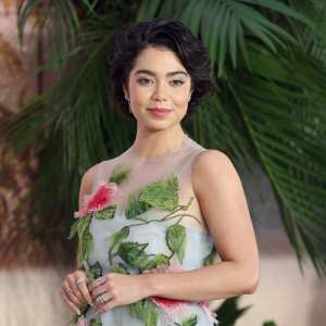 Moana Star Auli i Cravalho Reveals She Grew up on Food Stamps Grateful for Parents Sacrifices