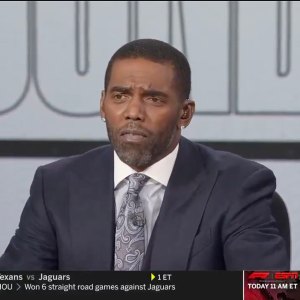NFL Alum Randy Moss Says He's 'Battling Something Internally': 'I Need All the Prayer Warriors'