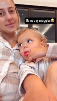 Brittany's Pregnant Mahomes Watch Chiefs Game From Home As Patrick Jokes She's Due Any Day Now 713