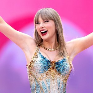 Taylor Swift Celebrates Apple Music Honor