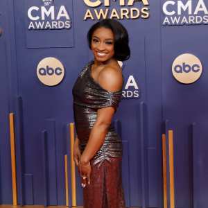 Simone Biles Shares Sweet Kiss With Husband Jonathan Owens at Bears Game
