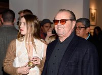 Jack Nicholsons Romance With Ex Lara Flynn Boyle Is A Bridge For Their Children Says Daughter Lorraine