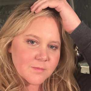 Amy Schumer Shares Fresh-Face Selfie With ‘No Filter’ and ‘No Filler’