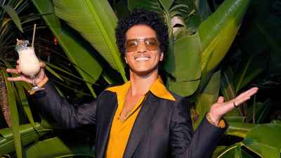Bruno Mars Jokes About His Gambling Debt After Breaking Spotify Record Keep Streaming