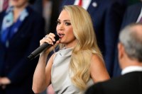 Carrie Underwood Sings A Capella After Technical Issues During Donald Trump's 829 Presidential Inauguration