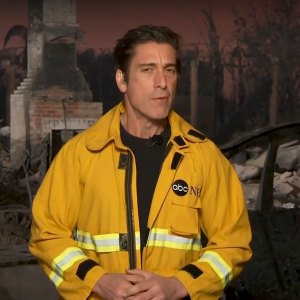 David Muir Ditches Jacket Clothespin During Coverage of LA Wildfires