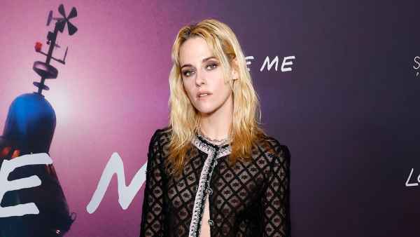 Feature Kristen Stewart Goes Braless for 1st Time in Months 2