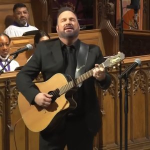 Garth Brooks and Trisha Yearwood Perform at Jimmy Carter Funeral 3