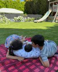 Mindy Kaling shows Hermes Custom Hermes Kelly with his children's names