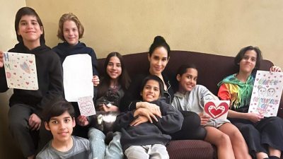 Octam Nada Suleimans conversam com o documentador infantil pela primeira vez