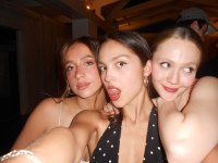 Olivia Rodrigo shows his figure in Red Hot Swimsuit