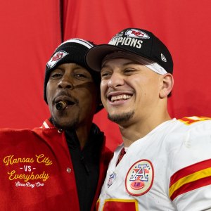 Patrick Mahomes Dad Throws Shade at Bills Fans After AFC Championship