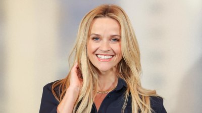 Reese Witherspoon Says She Doesn t Talk to Famous Actress Who She Presented Award to 481