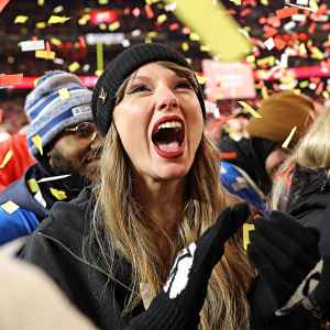 Swiftie Recounts Getting a Kiss From Taylor Swift Inside Suite at Chiefs Game