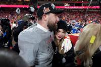 Taylor Swift and Donna Kelce warn Travis Kelce to keep away from Bourbon Street