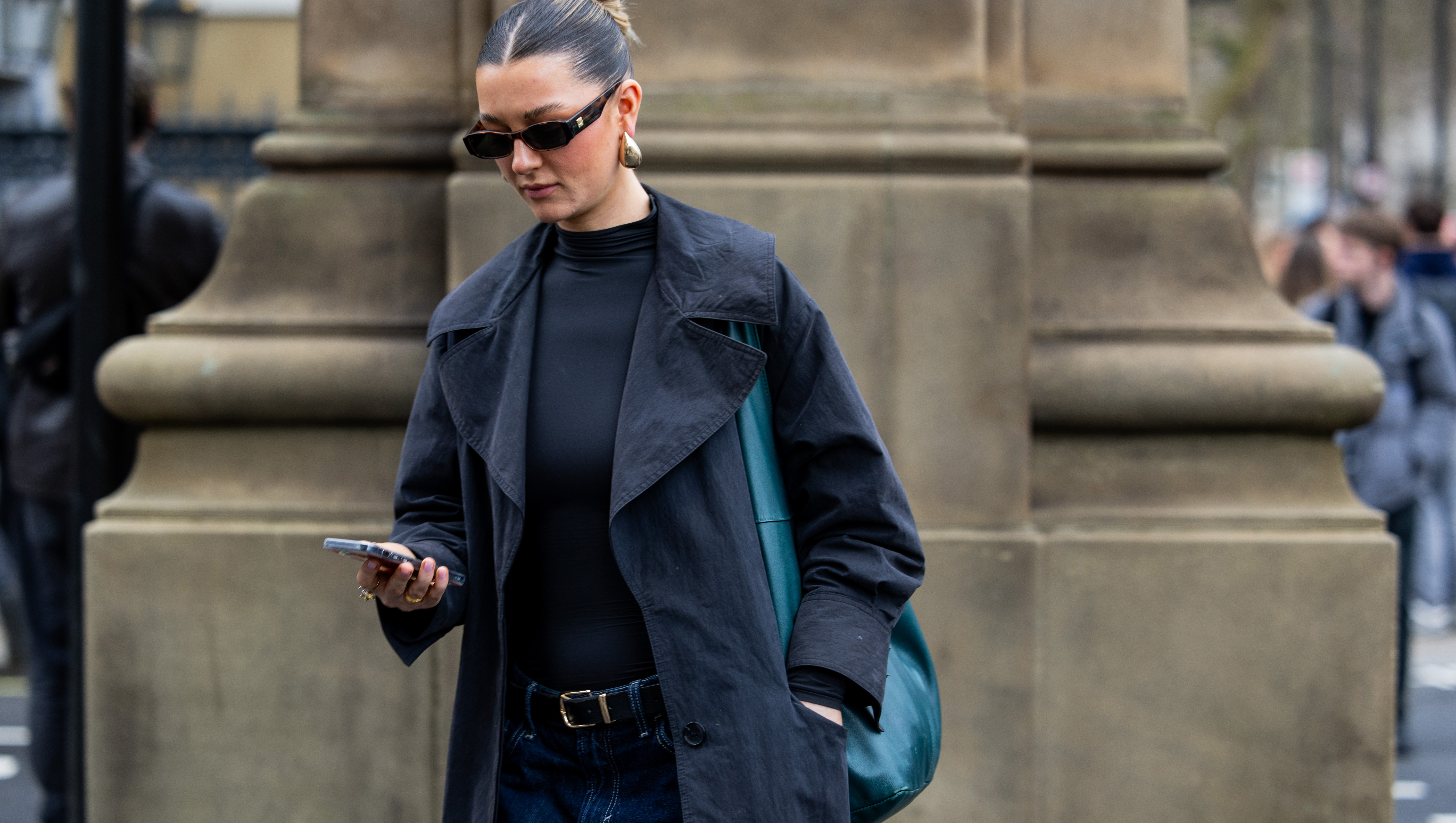 LONDON, ENGLAND - FEBRUARY 16: A guest wears grey coat outside Huishan Zhang during London Fashion Week February 2024 on February 16, 2024 in London, England. (Photo by Christian Vierig/Getty Images)