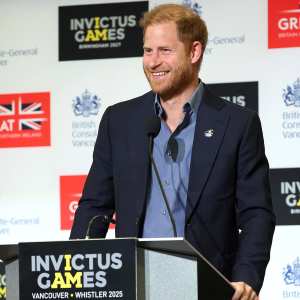 Blind Snowboarder at Invictus Games Shares Bonding Moment With Prince Harry