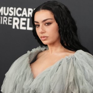 LOS ANGELES, CALIFORNIA - FEBRUARY 02: (FOR EDITORIAL USE ONLY) Charli XCX attends the 67th GRAMMY Awards at Crypto.com Arena on February 02, 2025 in Los Angeles, California. (Photo by Jeff Kravitz/FilmMagic)
