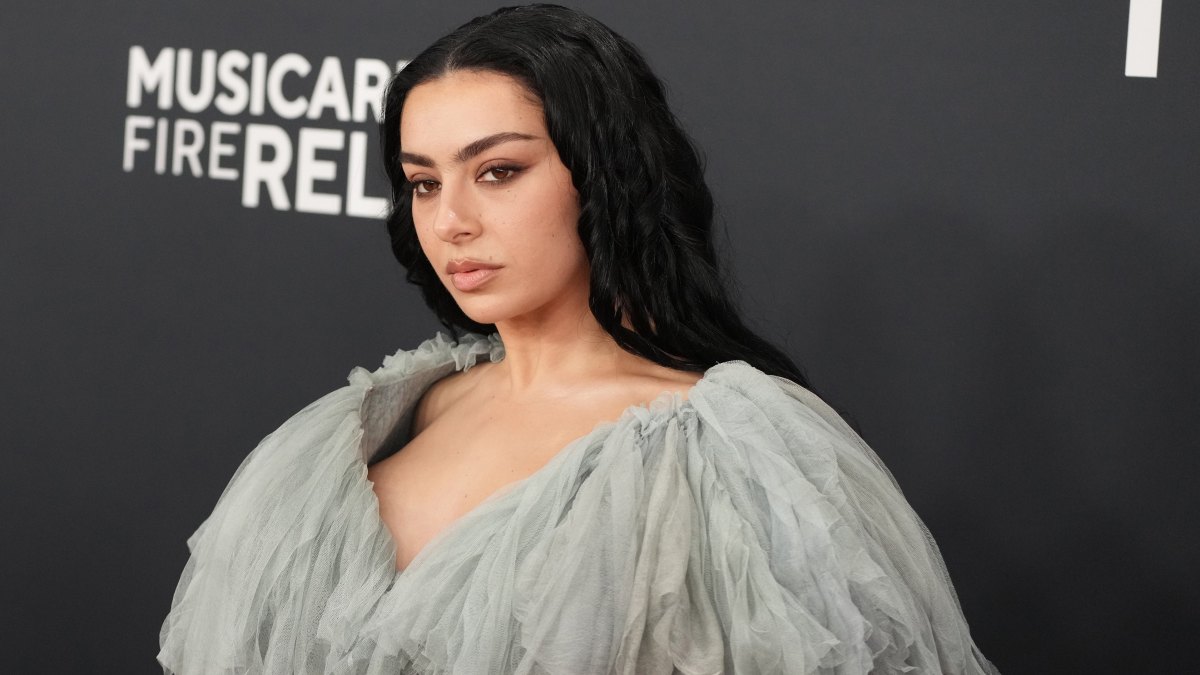 LOS ANGELES, CALIFORNIA - FEBRUARY 02: (FOR EDITORIAL USE ONLY) Charli XCX attends the 67th GRAMMY Awards at Crypto.com Arena on February 02, 2025 in Los Angeles, California. (Photo by Jeff Kravitz/FilmMagic)