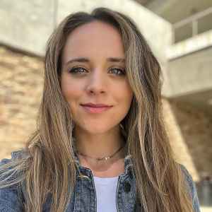Feature Jinger Duggar Not Mad at Parents for Raising Family in IBLP