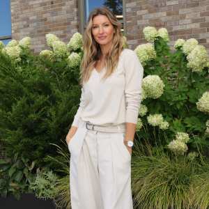 Gisele Bündchen in beige monochromatic outfit