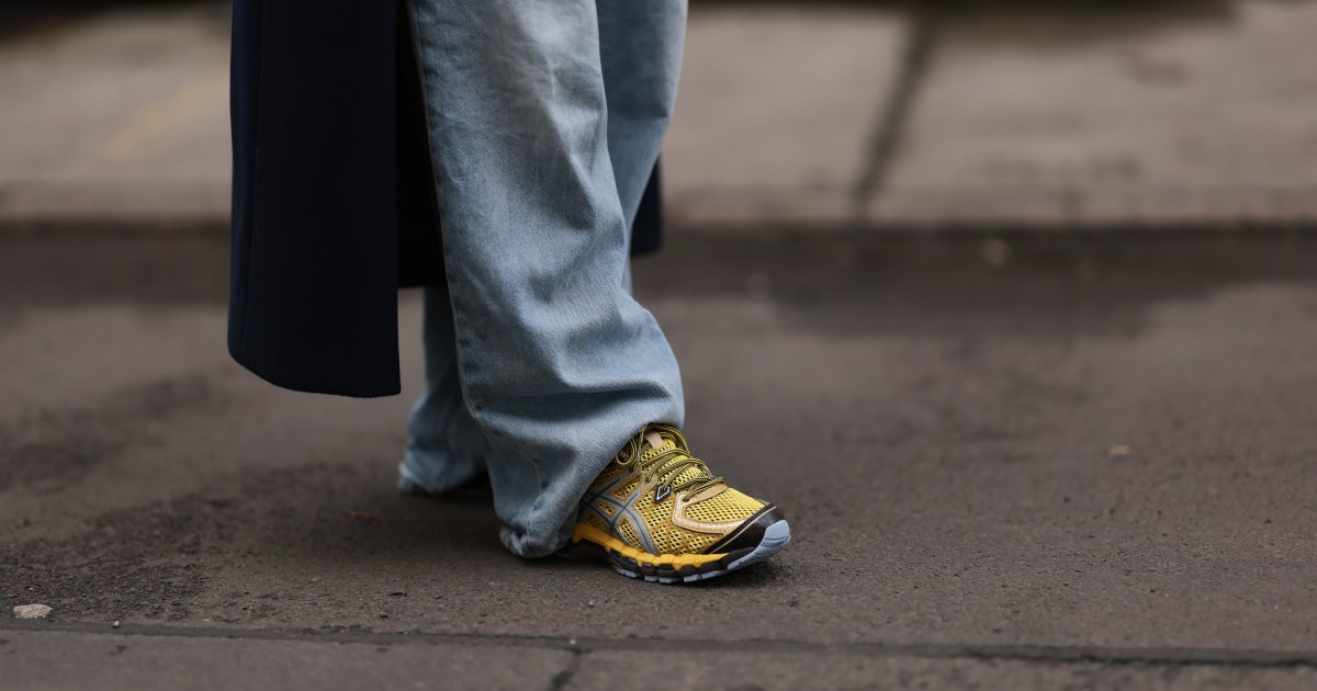 Season’s Greetings! 13 Trendy Sneakers To Step Into Spring in Style Season’s Greetings! 13 Trendy Sneakers To Step Into Spring in Style