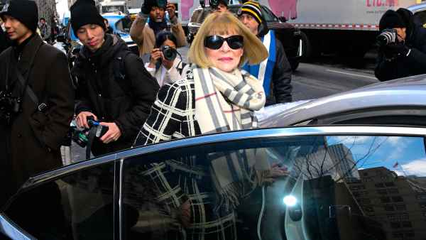 Anna Wintour Burberry scarf